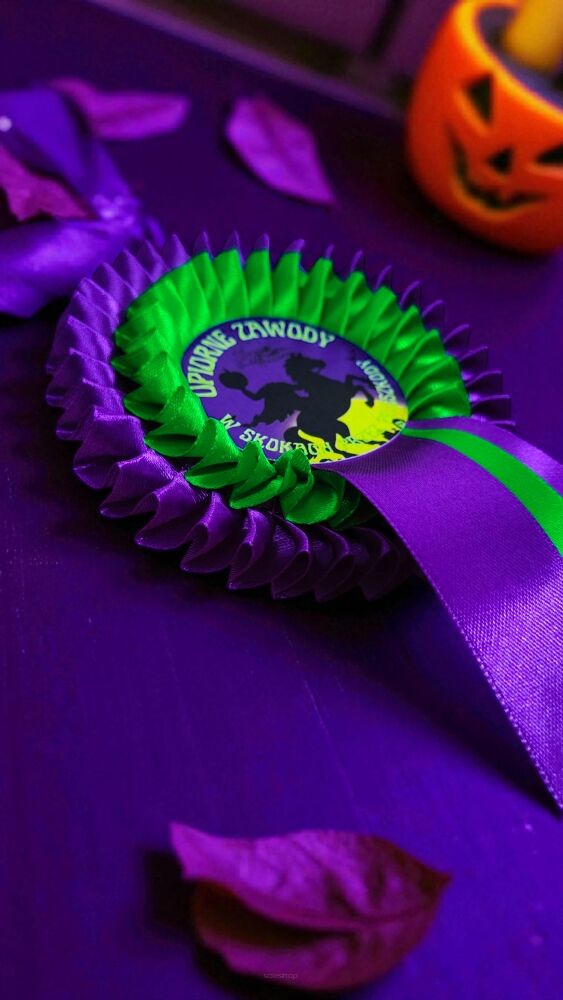 Przykład kontrastu kolorów - rozeta dla koni